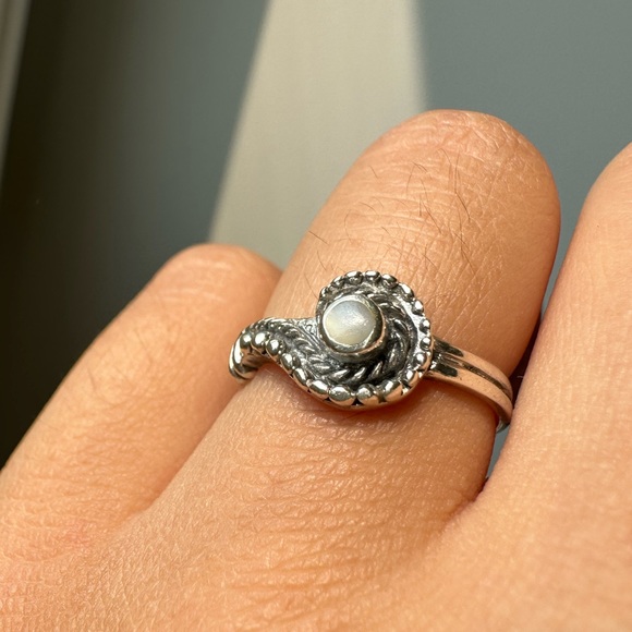 Jewelry - Sterling silver ring size 6